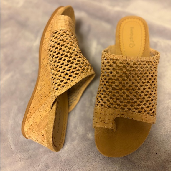 BareTraps Women's Brown Woven Slide Sandals - Picture 3 of 4